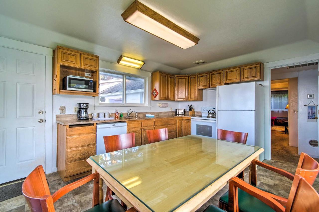 Cliffside Lighthouse Beach Home With Ocean View Coos Bay Exterior foto